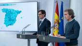 COMPARECENCIA. El ministro de Sanidad, Salvador Illa, y el director del Centro de Coordinación de Alertas, Fernando Simón.