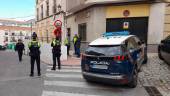 Agentes de la Policía Nacional, en una calle de Jaén. / Europa Press.