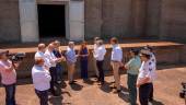 Visita de autoridades y representantes al antiguo polvorín de Vadollano en Linares. / Subdelegación del Gobierno en Jaén. 