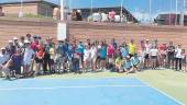 Grupo de asistentes a la jornada familiar de tenis en Las Fuentezuelas.