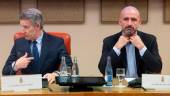 El presidente de PP, Núñez Feijóo, y el vicesecretario de Educación e Igualdad del PP, Jaime de los Santos, durante una jornada con motivo del 8-M celebrada por su partido en el Congreso. / Eduardo Parra / Europa Press.