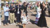 Familias disfrutan del día de San Lucas en el recinto ferial juntos y con buen ambiente por sus calles.