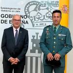 El subdelegado del Gobierno en Jaén, Manuel Fernández, junto al nuevo capitán del Subsector de Tráfico de la Guardia Civil en Jaén, Manuel Hernández. 