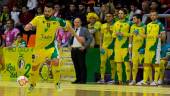 cara y cruz. Javier Salas celebra un gol esta temporada con el Pésaro de la Liga de Italia. Sobre estas líneas, Giasson, que no entra en los planes.