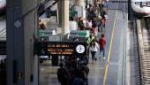 Pasajeros en la estación ferroviaria de Santa Justa. Archivo. / María José López / Europa Press.