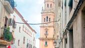 Algunos de los claves que afean la vista de la Catedral y que se soterrarán. Archivo.