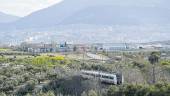 TRAYECTO. El servicio público de ferrocarril a su paso por la provincia jiennense, en un tren media distancia.