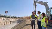 Miguel Contreras visita los trabajos que se realizan en la vía.