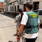 Detenidos junto a la Guardia Civil. / Guardia Civil. 