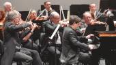 ARMONIA. El pianista Javier Perianes ofrece un concierto acompañado por la Real Filharmonía de Galicia, en el Teatro Infanta Leonor.