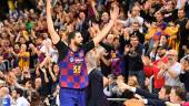 VICTORIA. Nikola Mirotic levanta los brazos con alegría para corresponder a la ovación del Palau Blaugrana.