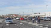 ARCHIVO. Decenas de coches, aparcados en las instalaciones del Jaén Plaza en una fotografía de archivo.