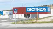 SUPERFICIE. Últimos detalles para la apertura de las firmas que se encuentran en la primera fase del centro comercial, como Decathlon.