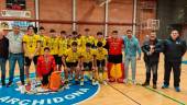 Jugadores y cuadro técnico del CH Alcalá masculino que ganó el oro. / Federación Andaluza.