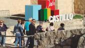 FORTALEZA. Fotografía de Archivo de un grupo de turistas de visita en el Castillo de Santa Catalina.