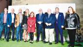 CULTURA. La alcaldesa, Antonia Olivares, y el delegado de Cultura, Jesús Estrella (en el centro) con organizadores y representantes municipales.