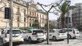 GRAN LABOR. Taxis en la parada que se encuentra frente a la Diputación Provincial.