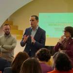 Juan Latorre e Inés Arco durante la presentación de la plataforma digital en Alcalá la Real. / Diputación de Jaén.