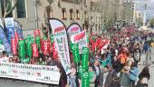 PROTESTA. Manifestación frente a la Delegación del Gobierno de la Junta de Andalucía, con gran seguimiento de la educación pública jiennense.