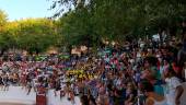 EXPECTACIÓN. La plaza de toros esperó abarrotada a la llegada de las vaquillas en una tarde amenizada por la música de la banda Los Pizarrines.