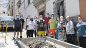 DECIDIDOS. Los vecinos se concentran en la calle tras conocer el proyecto de arreglo, que consideran insuficiente.