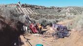 INVESTIGACIÓN. Momento en el que se ejecutaban algunos de los trabajos con perforadora durante los últimos tres años en la zona sureste de Huelma.