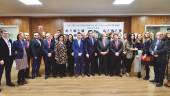 JUNTOS. Fotografía de familia de la junta de gobierno del Colegio de Enfermería con Catalina García, Julio Millán, Juanma Moreno, José Francisco Lendínez y Francisco Reyes. 