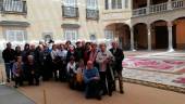 CONVIVENCIA. Participantes en el viaje en dependencias del Palacio del Pardo.