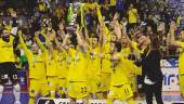 Los jugadores del Jaén Paraíso Interior FS celebran la victoria ante el Barcelona en la final por 6-4.