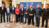 ENCUENTRO. Participantes en la mesa sobre el “Plan de sequía para la cuenca del Guadalquivir”, con el alcalde, Julio Millán, en el centro.