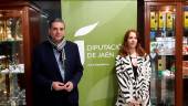 PRESENTACIÓN. El diputado Ángel Vera y la directora del largometraje, Inés de León, en el Hotel Condestable.