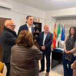 Manuel Fernández y Juan Latorre, a la izquierda, en la visita oficial a Villatorres. / Diputación de Jaén.