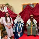 Belén viviente con la visita de los Reyes Magos a la biblioteca municipal de Torredelcampo. / Ayuntamiento de Torredelcampo.