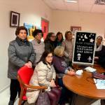 Juana Bolívar, Juana Muñoz, Conchi Ruiz, Laura Cabrera, Dolores Lomas, Rosa Camacho, Paqui Romero, Francisca Bolívar, Juana Elvira, Pepi Osorio, María Lomas y Ana San Pedro posan junto al proyecto. / Elisabeth Ruiz / Diario JAÉN.