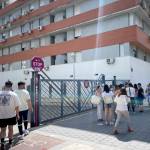 Los opositores a la salida del examen en la Universidad de Jaén. / Elisabeth Ruiz Martínez / Diario JAÉN. 