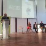 Lola Marín, Francisco Reyes y Bartolomé González escuchan a Joaquín Páez. / Miguel Arcángel Muñoz / Diario JAÉN.