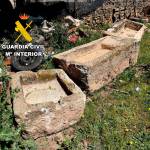 Piletas del siglo XIX recuperada por la Guardia Civil en la pedanía de Ermita Nueva, en Alcalá la Real. / Guardia Civil. 