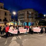 Vecinos se concentran en Cazorla para protestar por la reubicación del centro de salud durante el pasado mes de abril.