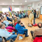 Compañeros y profesores del colegio, representantes de otros centros educativos, autoridades y familiares se maravillaron ante las palabras de la joven Cristina García. / Agustín Muñoz / Diario JAÉN.