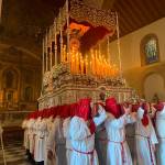 María Santísima de la Amargura, durante su salida del templo. / A. Lechuga.