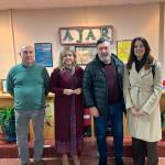 La delegada de Sanidad, Elena González, en la visita a la Asociación Jiennense de Alcohólicos Rehabilitados (AJAR). / Junta de Andalucía.