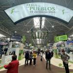 Asistentes a la Feria de los Pueblos celebrada en Ifeja la pasada semana. / A. Bravo.