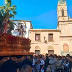 El paso de La Borriquita, a su salida del templo. / A. Claudio.