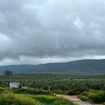 Imagen de archivo de cielos cubiertos sobre el núcleo de Aldeahermosa, en Montizón. / Diario JAÉN.