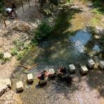 Los bañistas se desplazan a Los Cañones para hacer frente a los más de 40 grados. / Elisabeth Ruiz / Diario JAÉN.