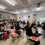 Los alumnos del IES Llano de la Viña de Villargordo mientras participan en la presentación de la 38 edición del Concurso de Redacción Prensa-Escuela en Villargordo. / Álvaro Guzguti / Diario JAÉN.