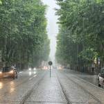 La tormenta registrada ayer en la capital jiennense dejó estampas propias de otro periodo del año. / Jason Moyano / Diario JAÉN. 