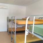 Literas en el albergue para temporeros de la aceituna de Úbeda. Archivo. / Ayuntamiento de Úbeda.