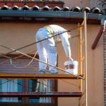 Trabajador sobre un andamio de obra. / Archivo / Europa Press. 