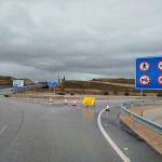 Salida sentido Bailén que está cortada, en la rotonda de acceso este a Villacarrillo, que llega desde Albacete. / José Herreros.
